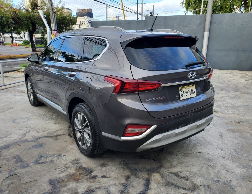 Hyundai Santa Fe SE 2020