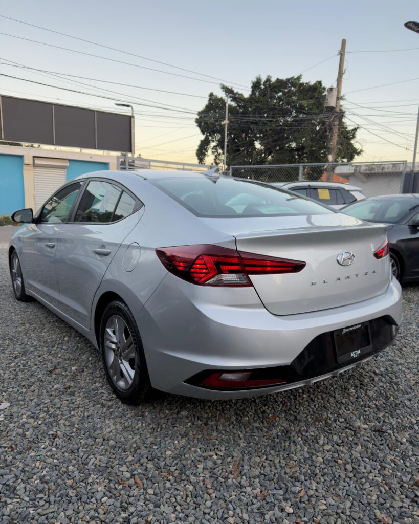 Hyundai Elantra SEL 2020