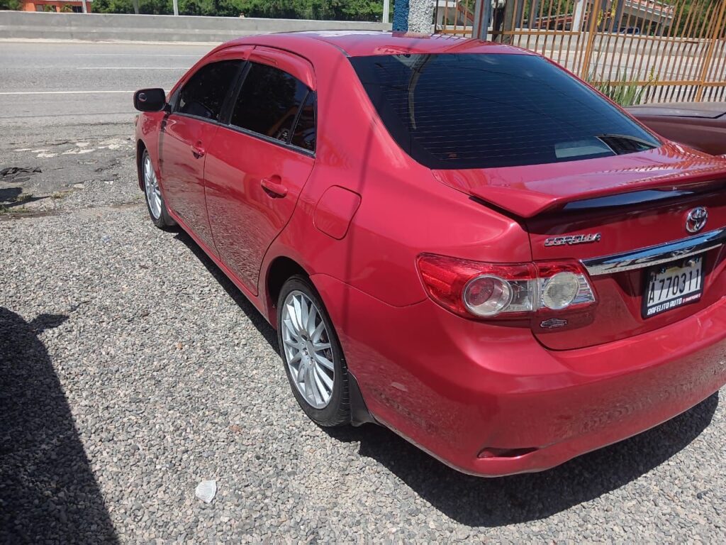 Toyota Corolla LE 2012