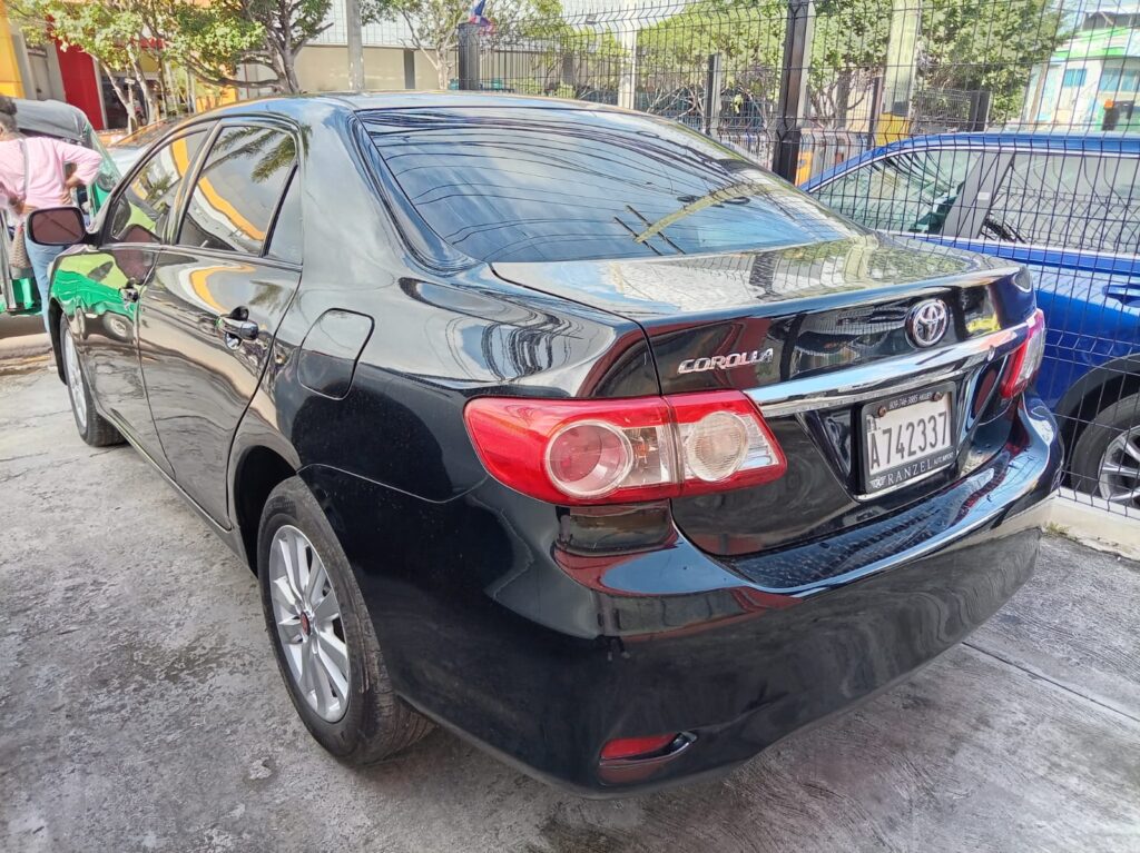 Toyota Corolla LE 2013