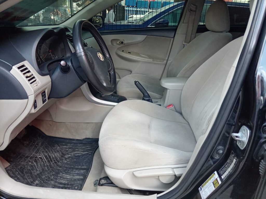 Toyota Corolla LE 2013