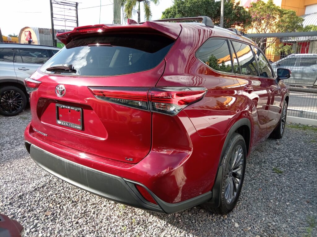 Toyota Highlander LE 2020