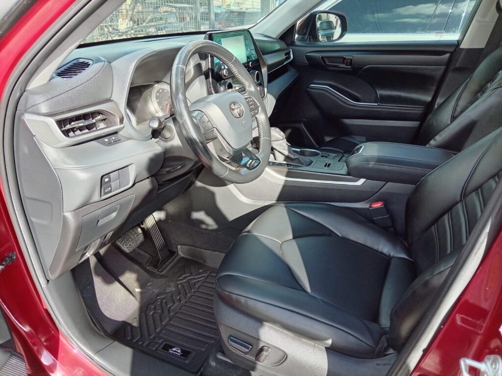 Toyota Highlander LE 2020