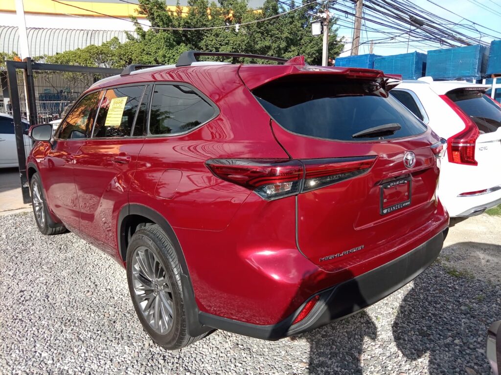 Toyota Highlander LE 2020