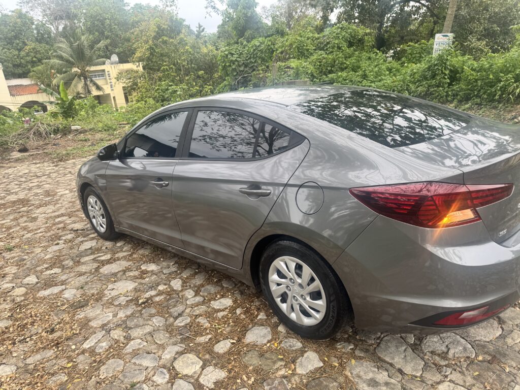 Hyundai Elantra SEL 2020