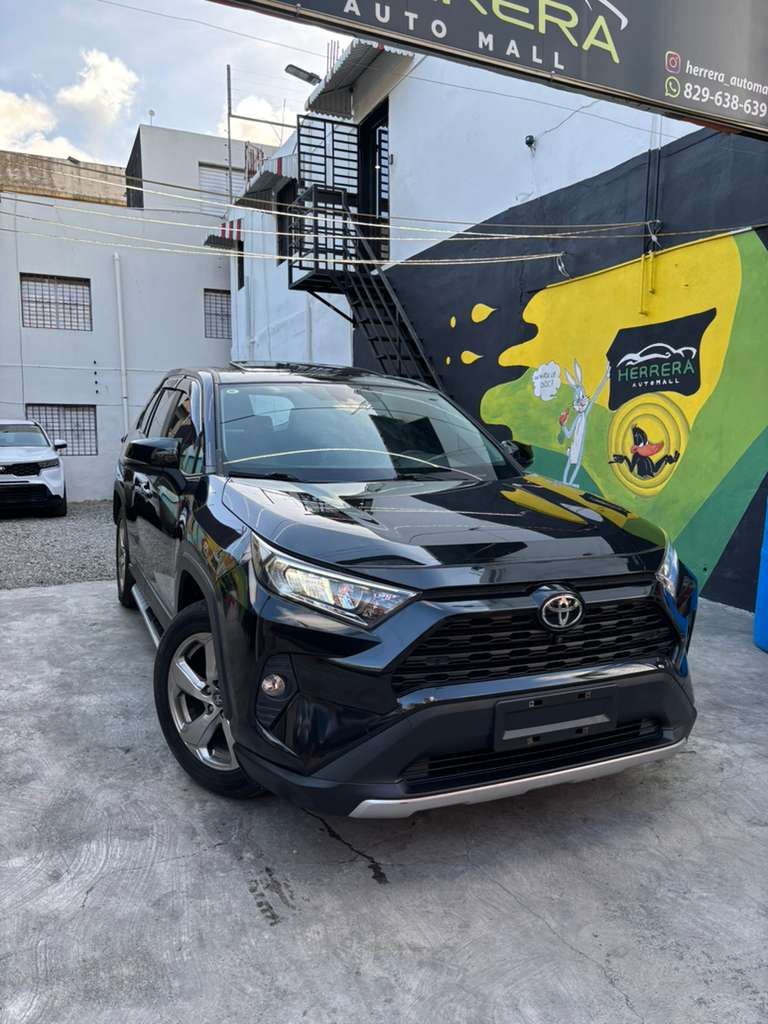 Toyota RAV4 XLE 2023