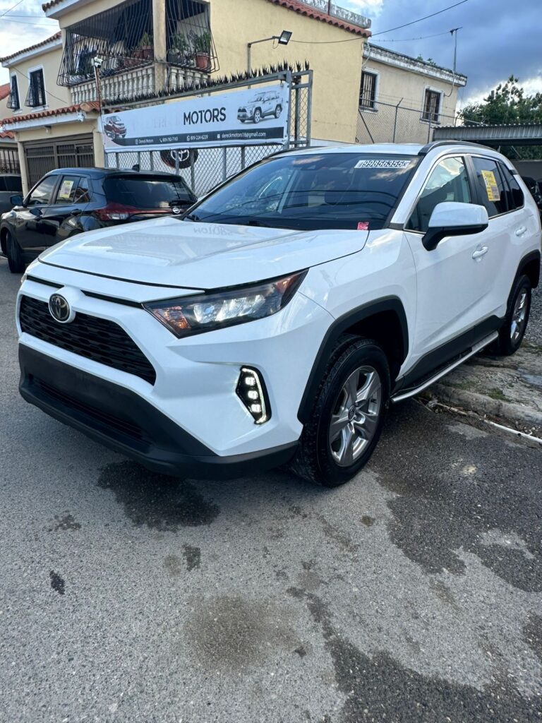 Toyota RAV4 LE 2020