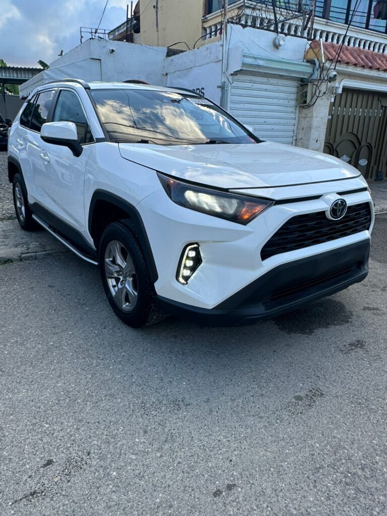 Toyota RAV4 LE 2020