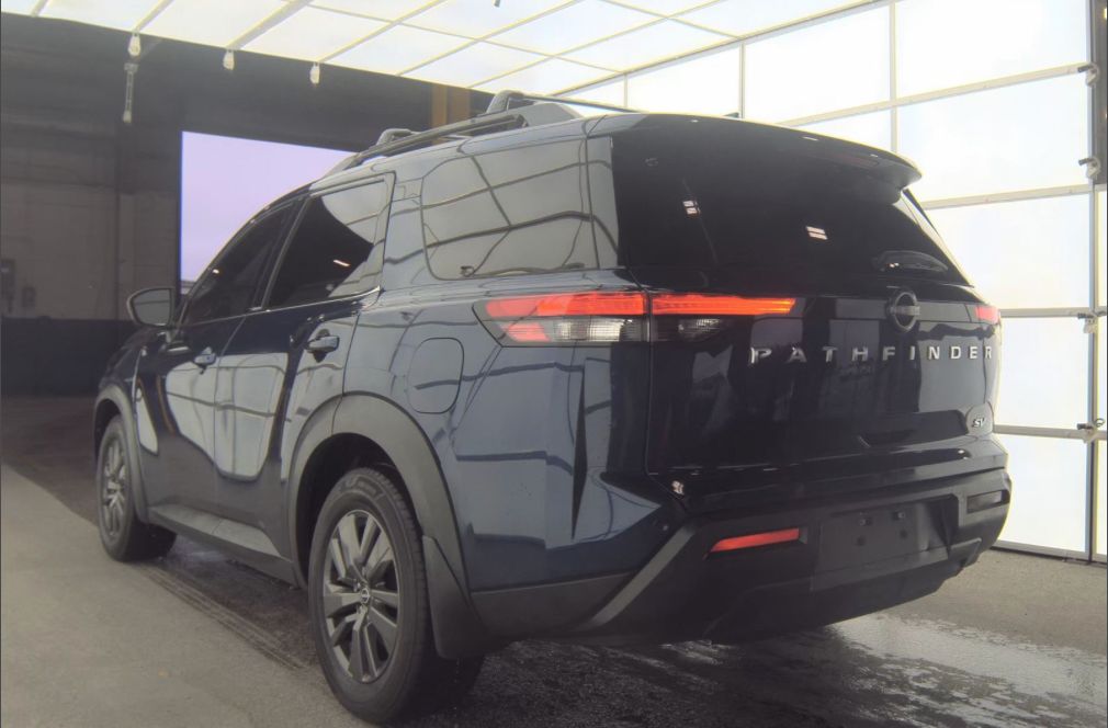 Nissan Pathfinder SV 2022