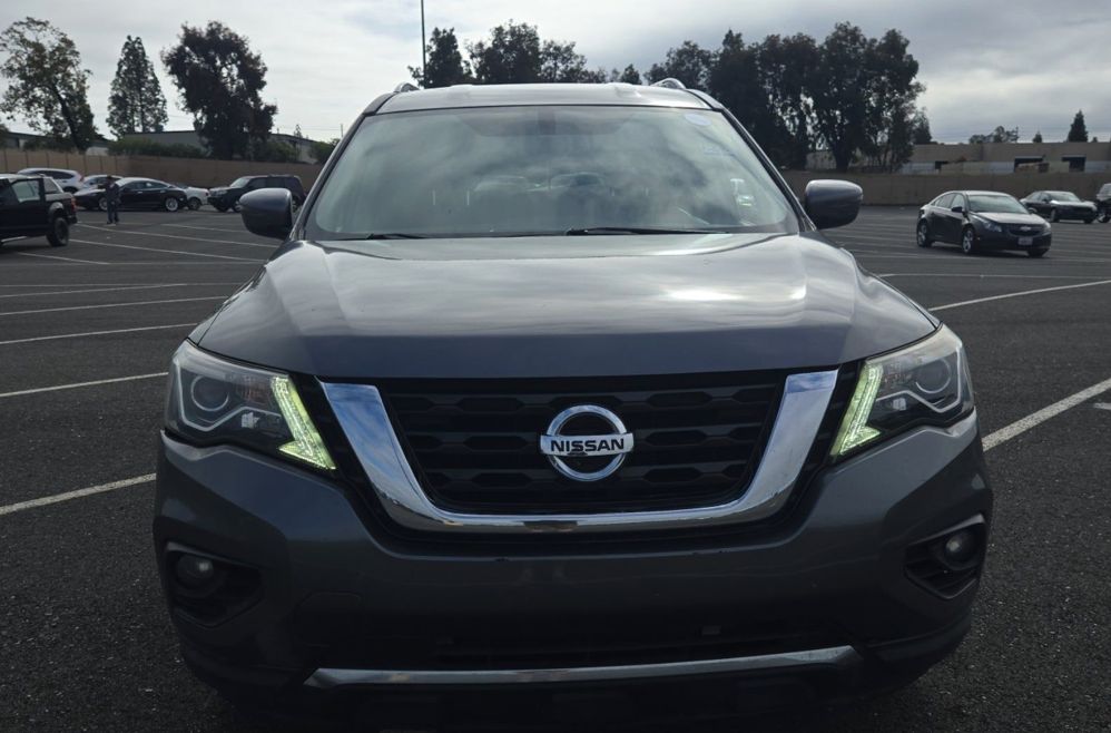 Nissan Pathfinder SV 2020