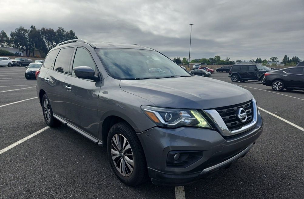 Nissan Pathfinder SV 2020