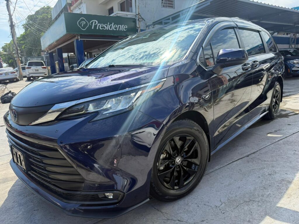 Toyota Sienna LE 2021