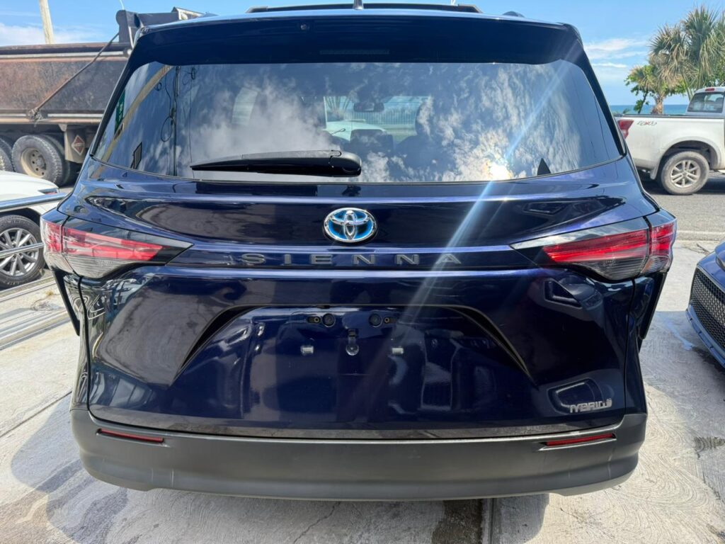 Toyota Sienna LE 2021