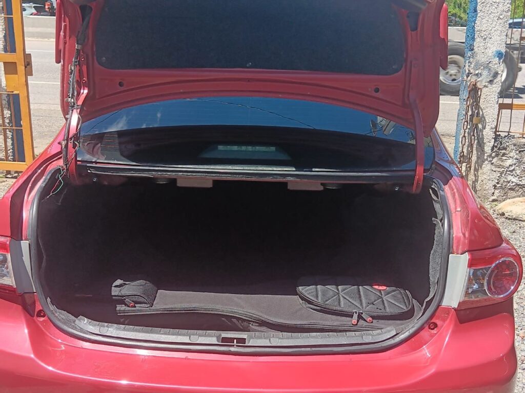 Toyota Corolla LE 2012