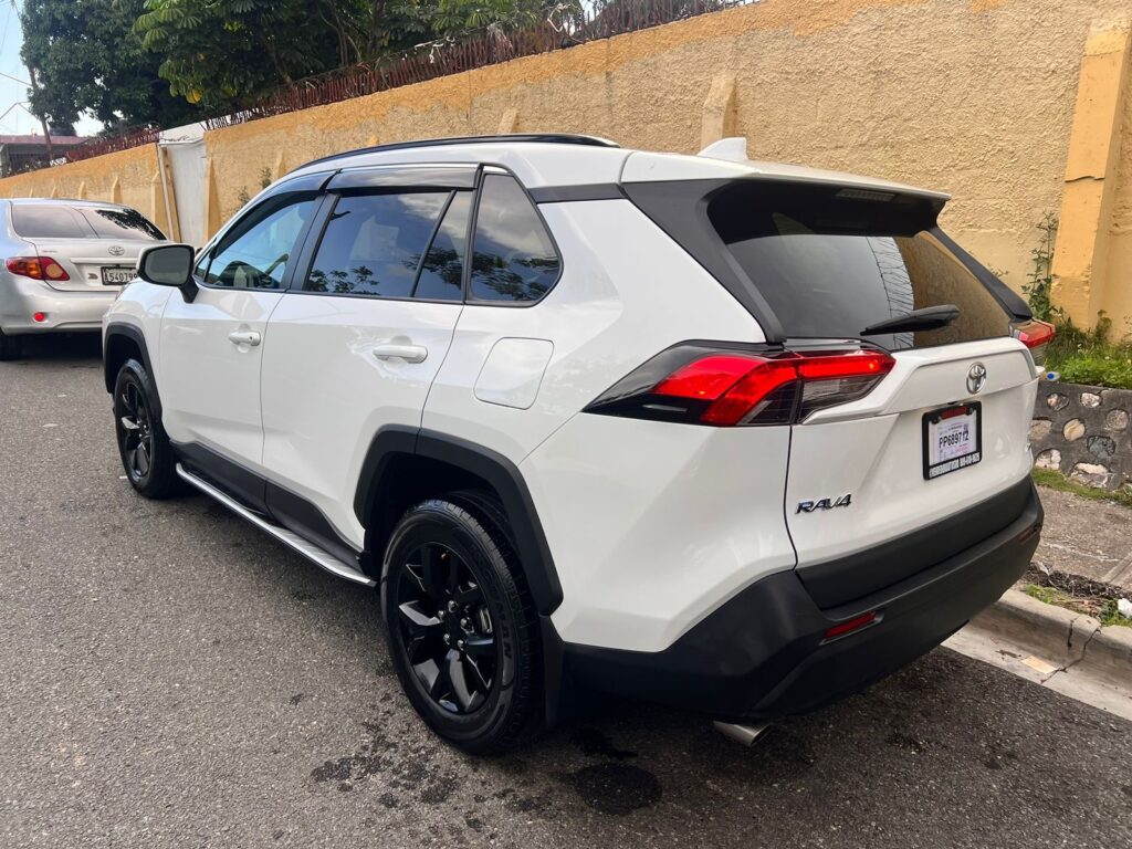 Toyota RAV4 LE Plus 2021