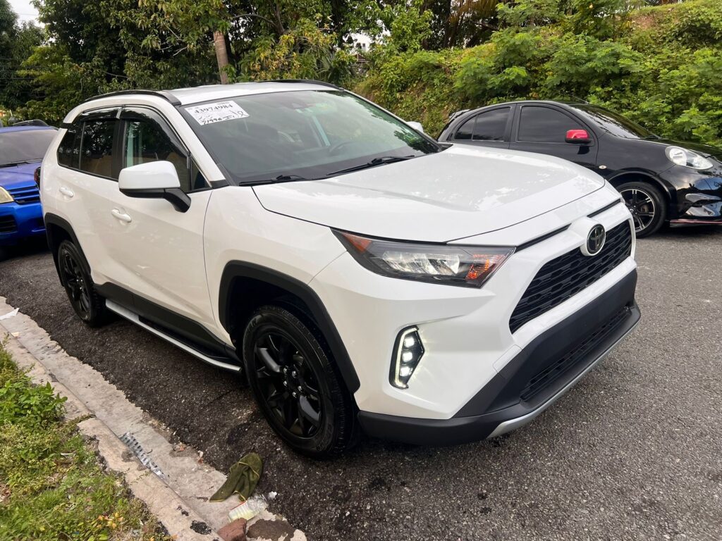 Toyota RAV4 LE Plus 2021