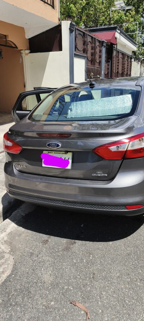 Ford Focus SE 2012
