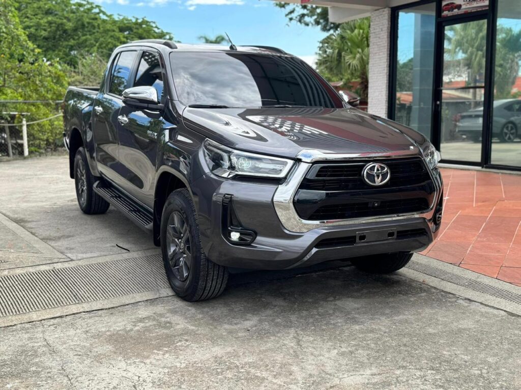 Toyota Hilux SRV 2025