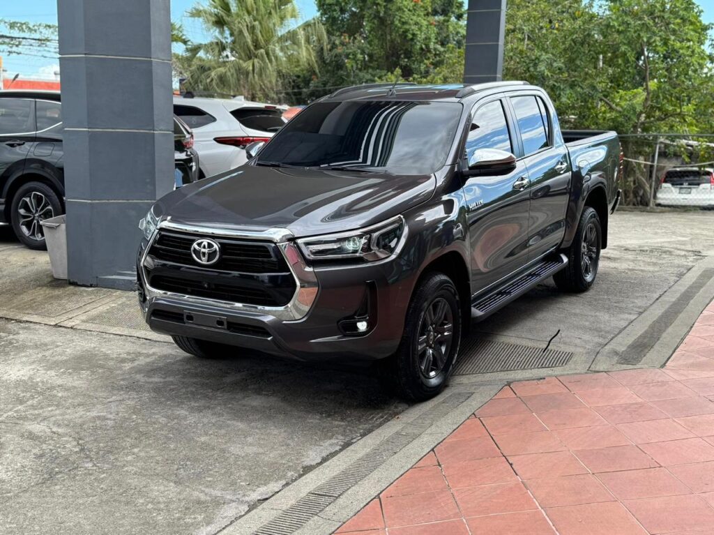 Toyota Hilux SRV 2025