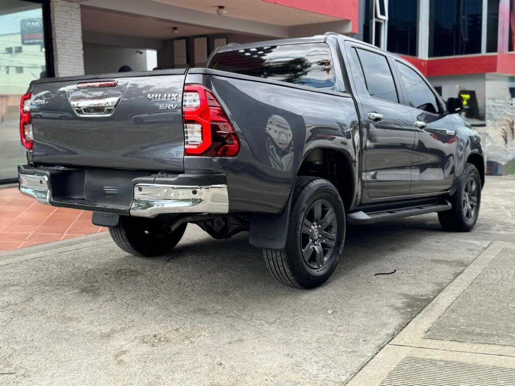 Toyota Hilux SRV 2025
