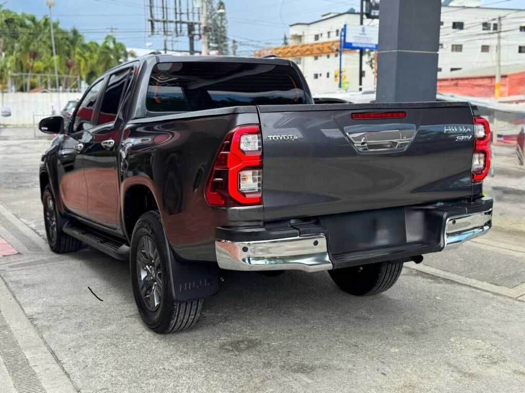 Toyota Hilux SRV 2025