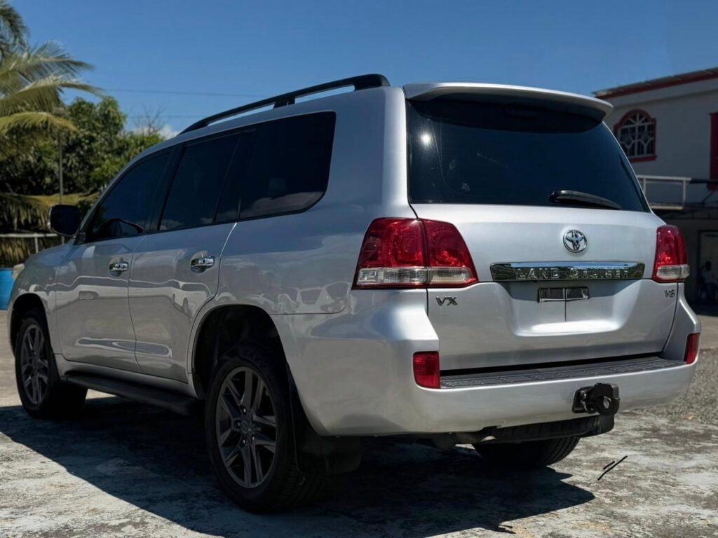 Toyota Land Cruiser VX 2011