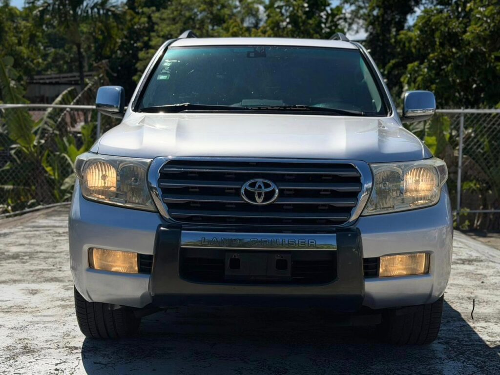 Toyota Land Cruiser VX 2011