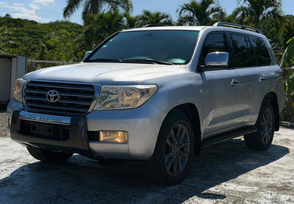 Toyota Land Cruiser VX 2011