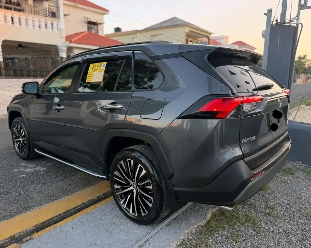 Toyota RAV4 XLE 2022
