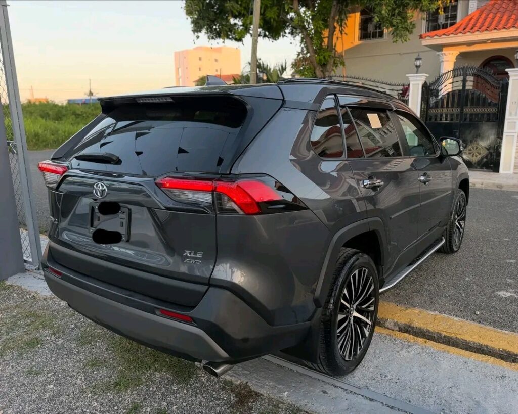 Toyota RAV4 XLE 2022