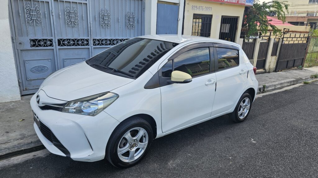Toyota Vitz 2015