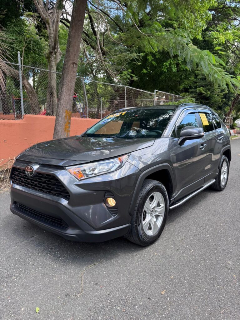 Toyota RAV4 XLE 2021
