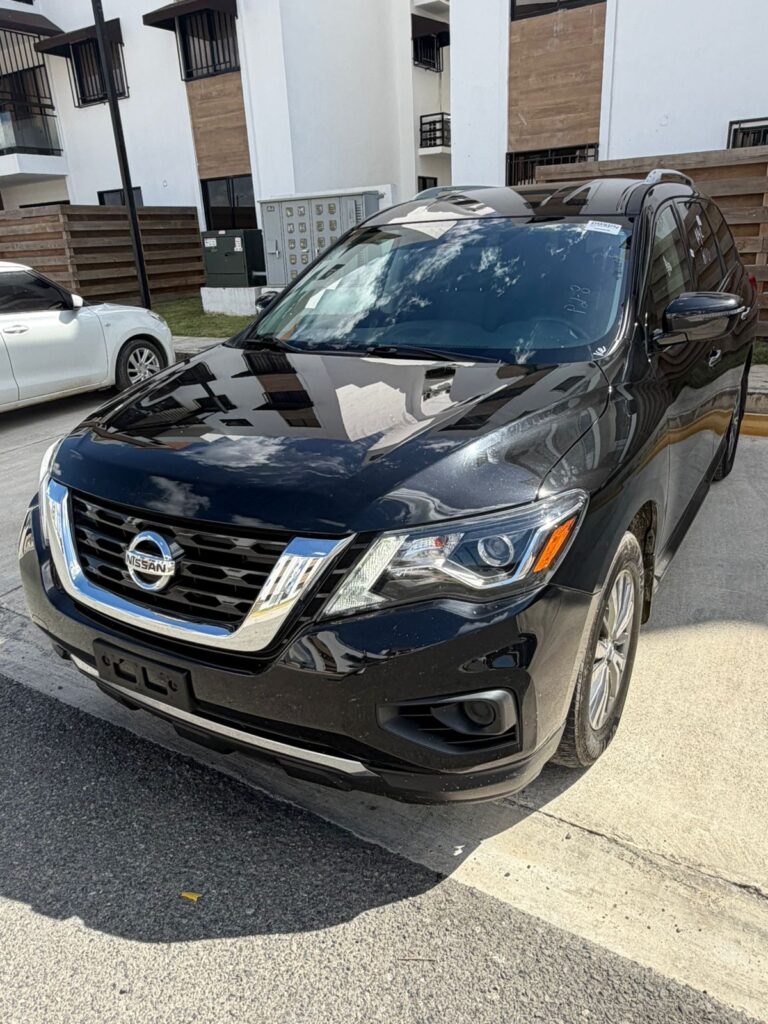 Nissan Pathfinder LE 2020