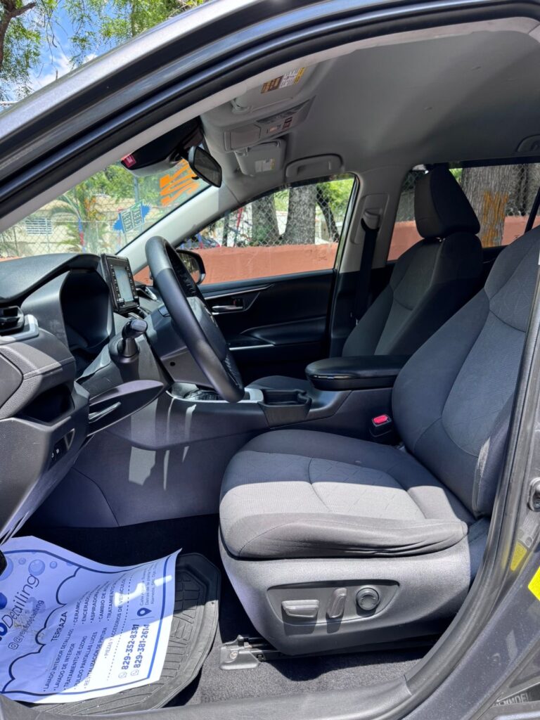 Toyota RAV4 XLE 2021