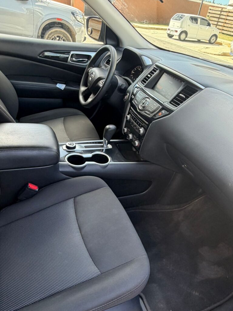 Nissan Pathfinder LE 2020