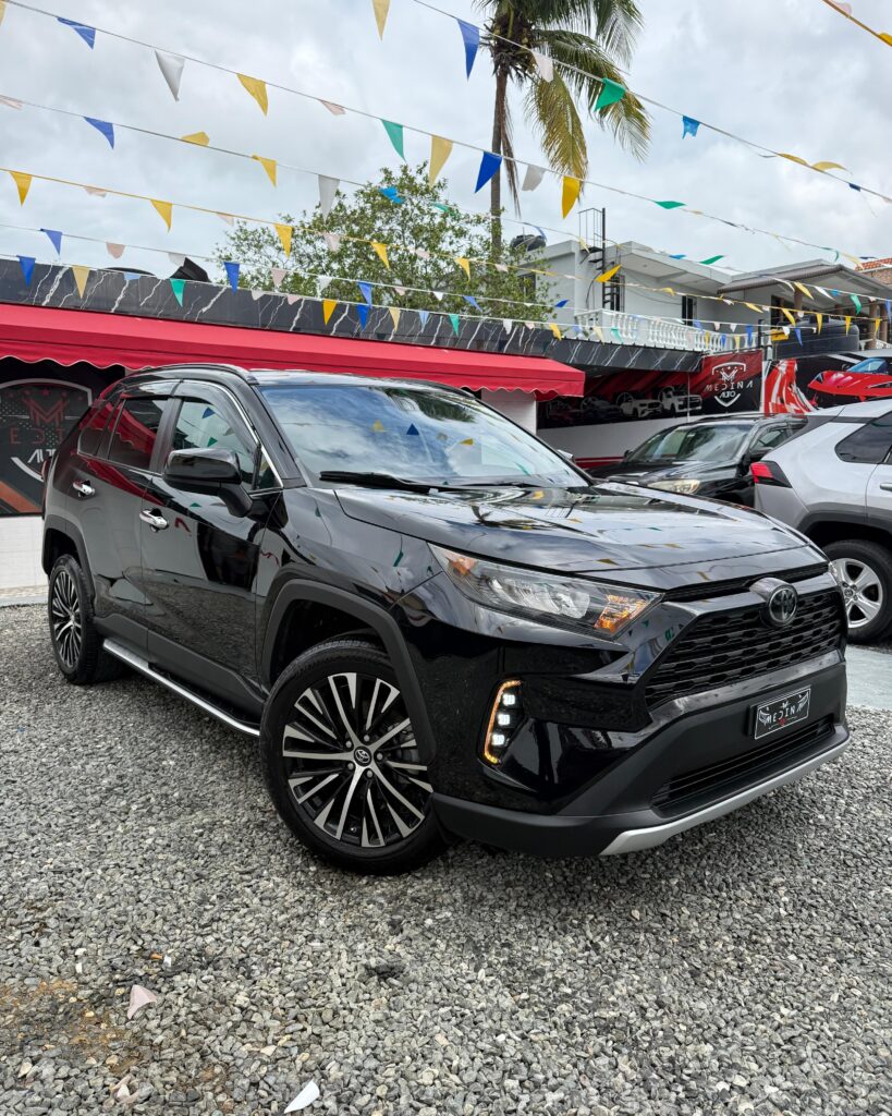 Toyota RAV4 LE 2021