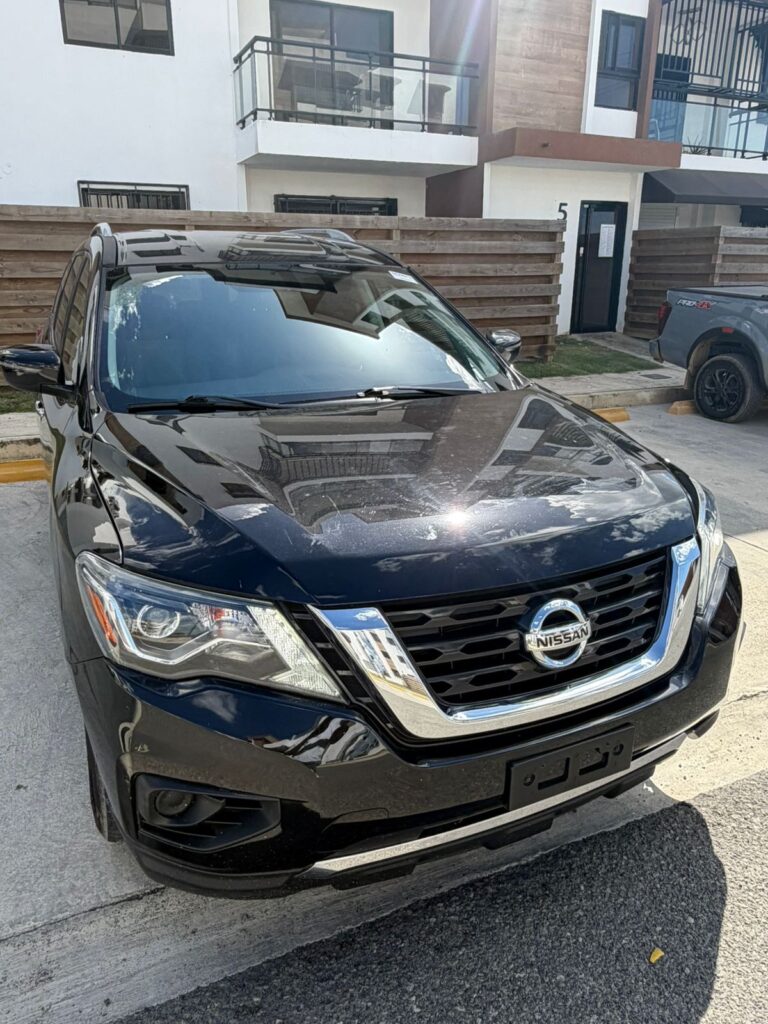 Nissan Pathfinder LE 2020