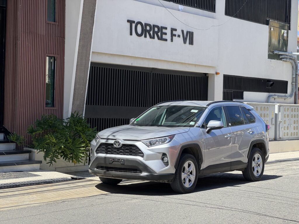 Toyota RAV4 XLE 2021