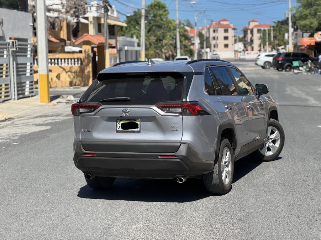 Toyota RAV4 XLE 2021