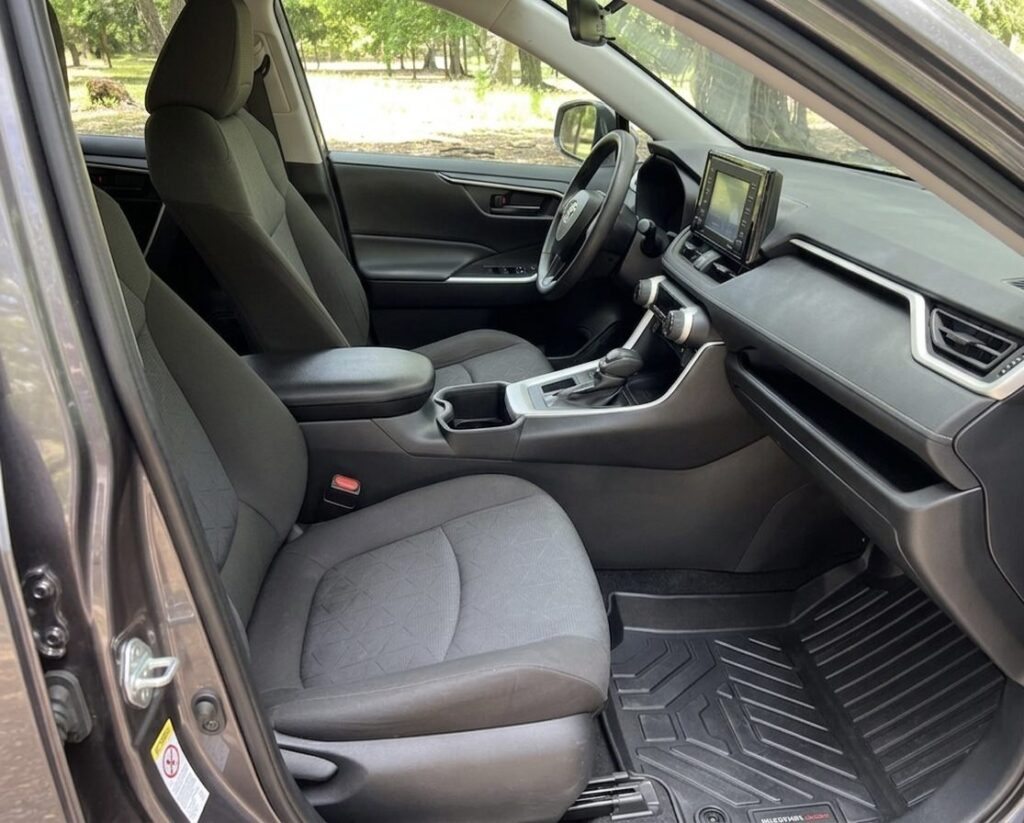 Toyota RAV4 XLE 2021