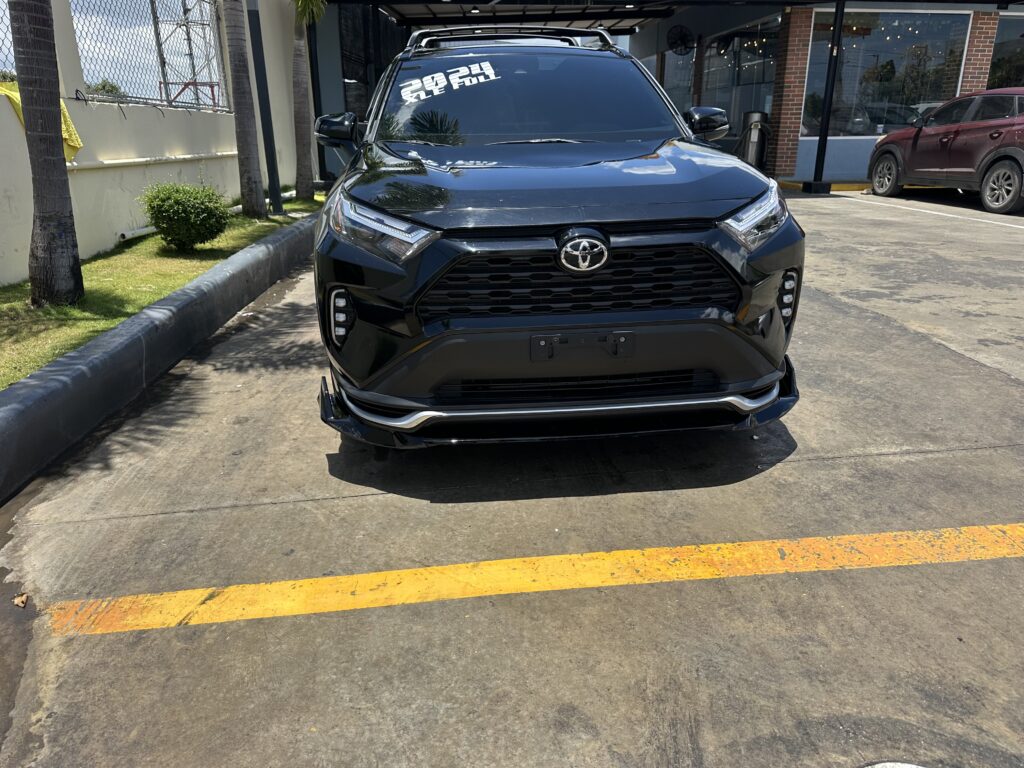 Toyota RAV4 XLE 2024