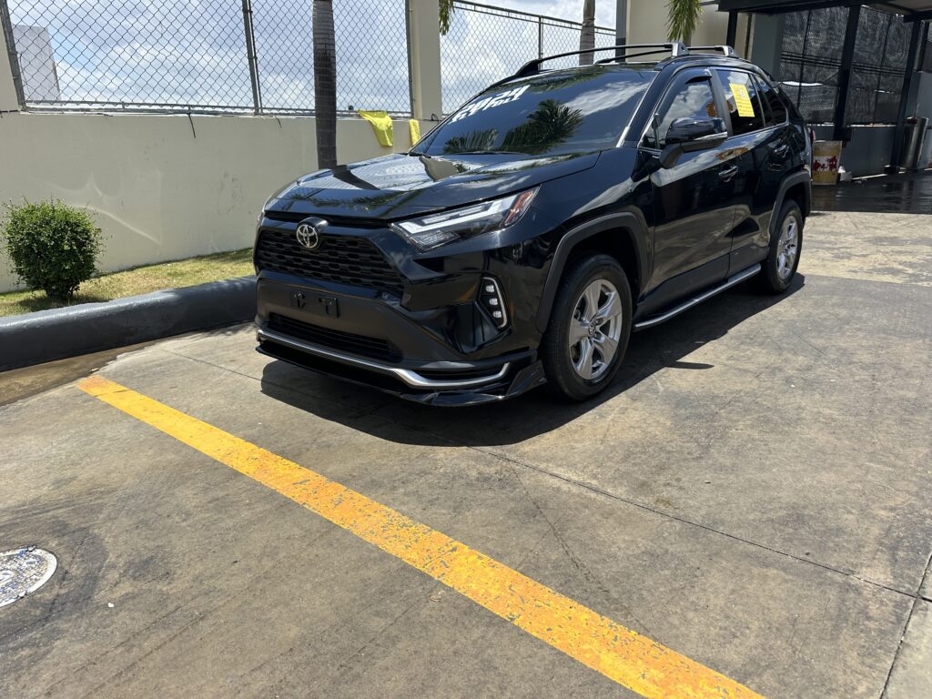 Toyota RAV4 XLE 2024