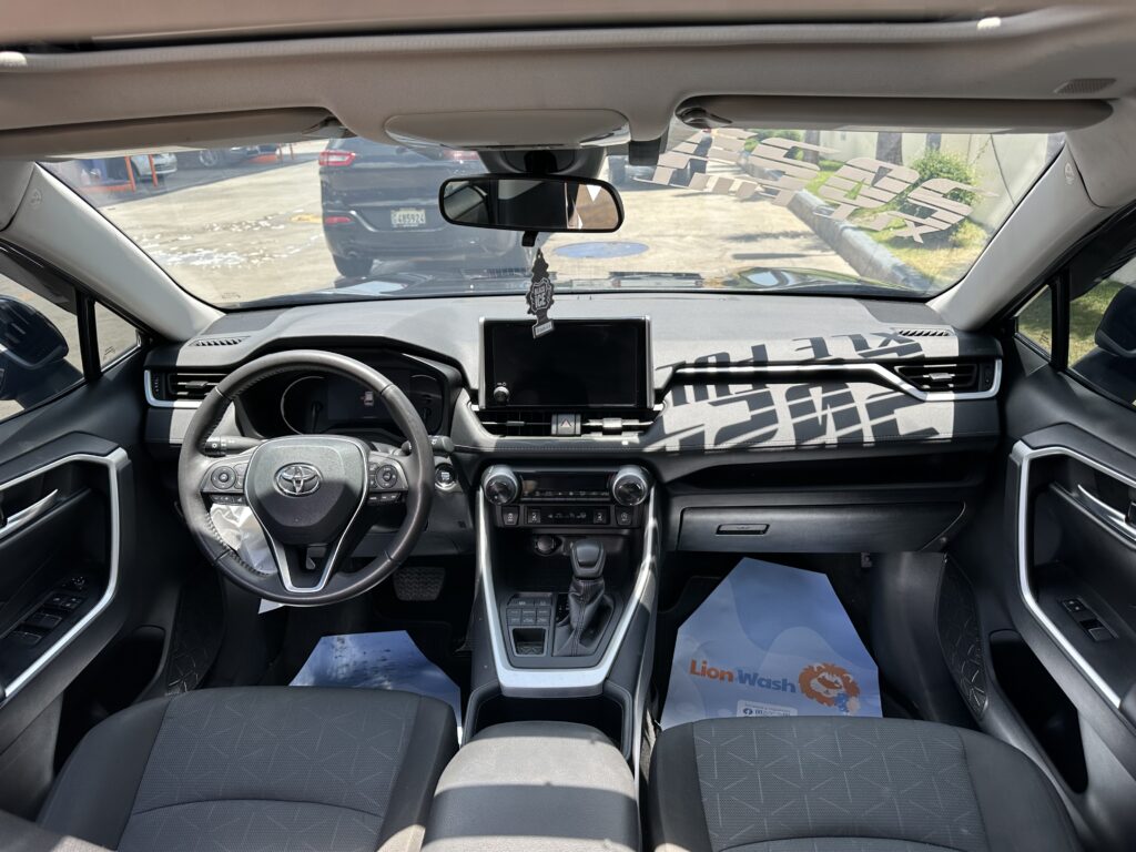 Toyota RAV4 XLE 2024