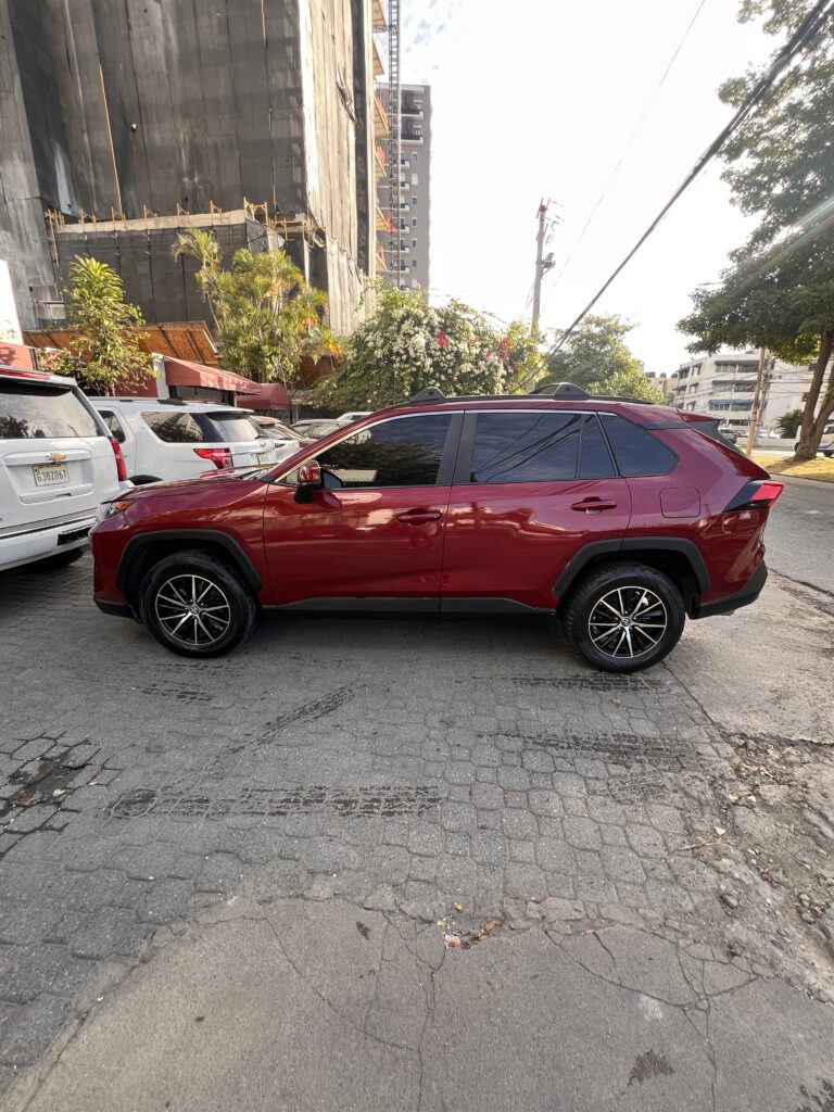 Toyota RAV4 LE 2020