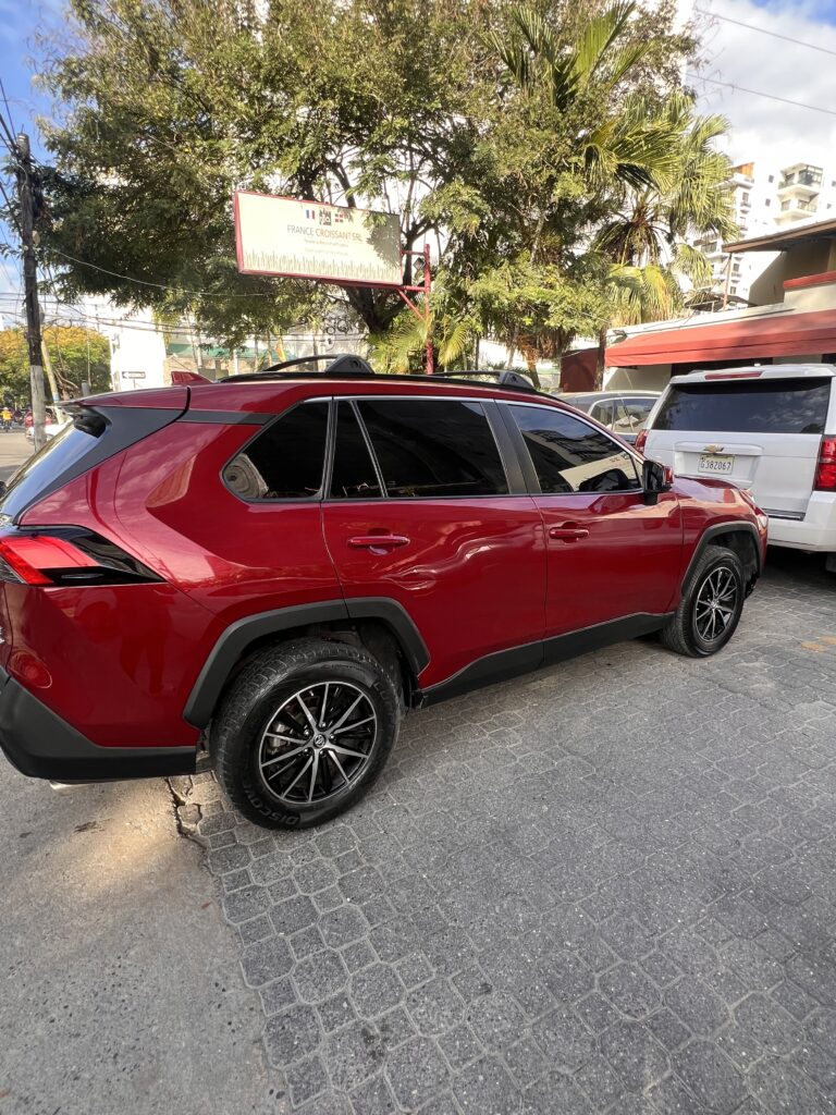 Toyota RAV4 LE 2020