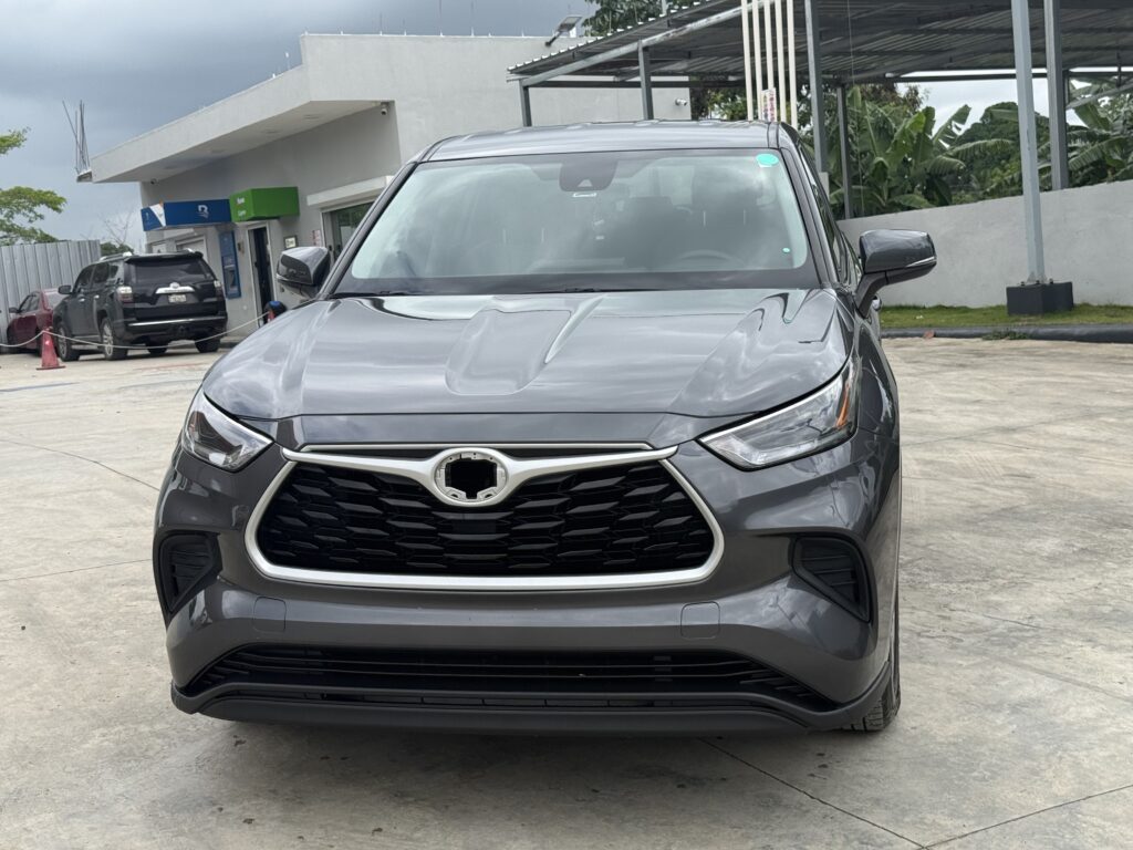 Toyota Highlander LE 2021