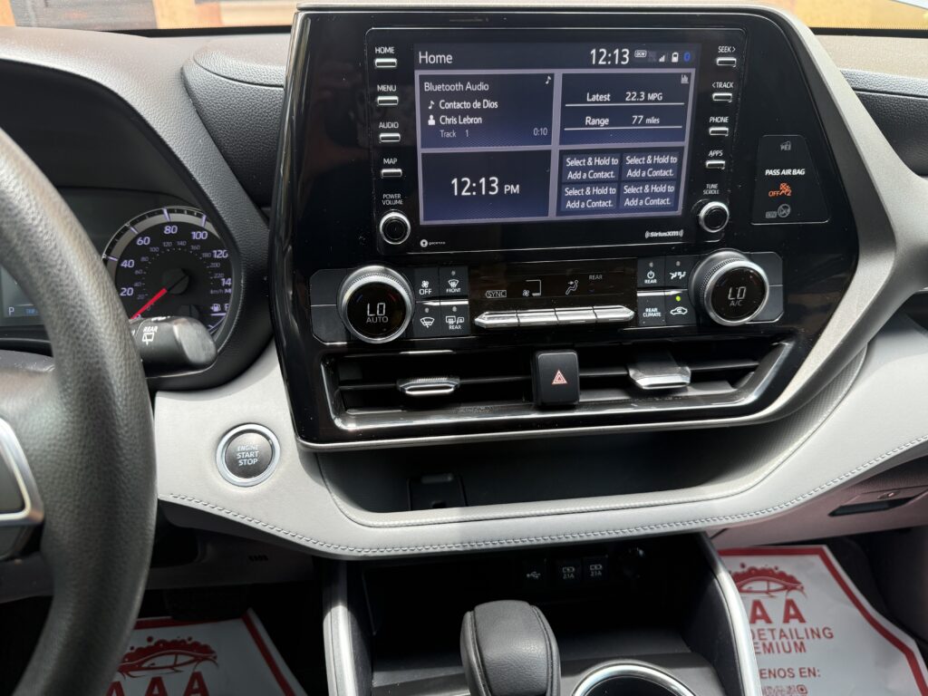 Toyota Highlander LE 2021