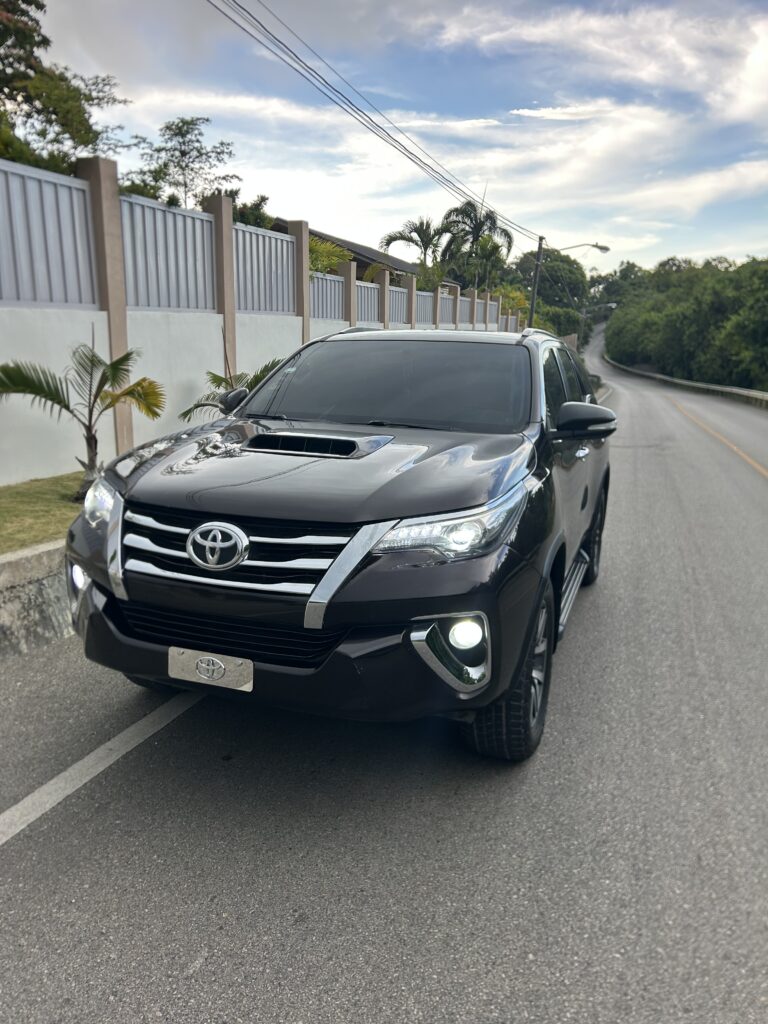 Toyota Fortuner SRV 2017