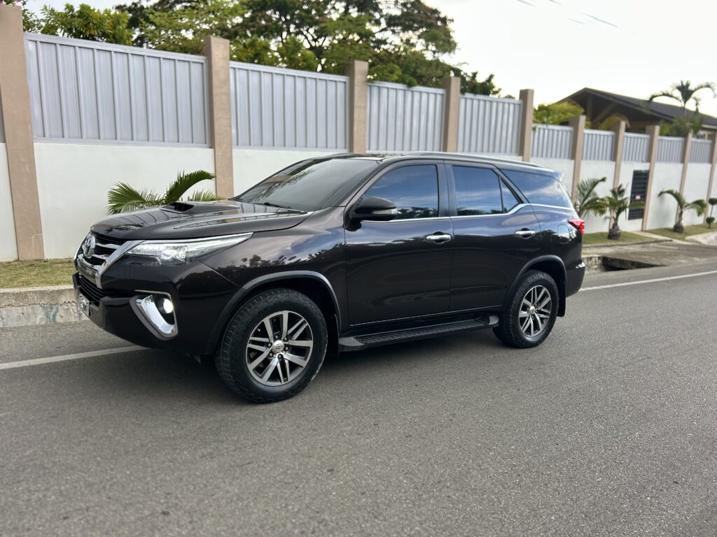 Toyota Fortuner SRV 2017