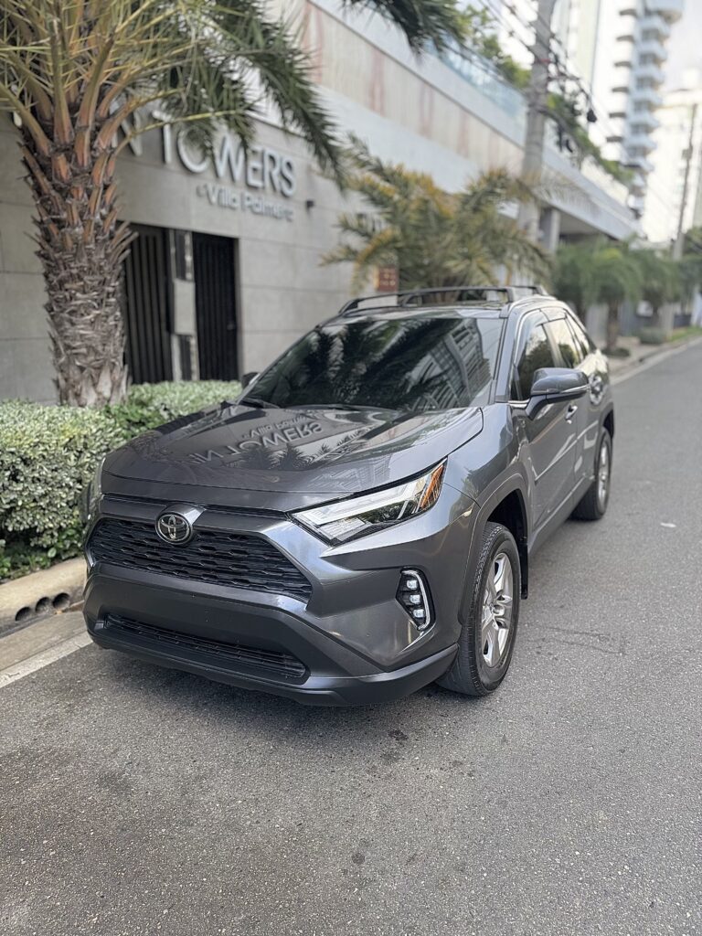 Toyota RAV4 XLE 2023